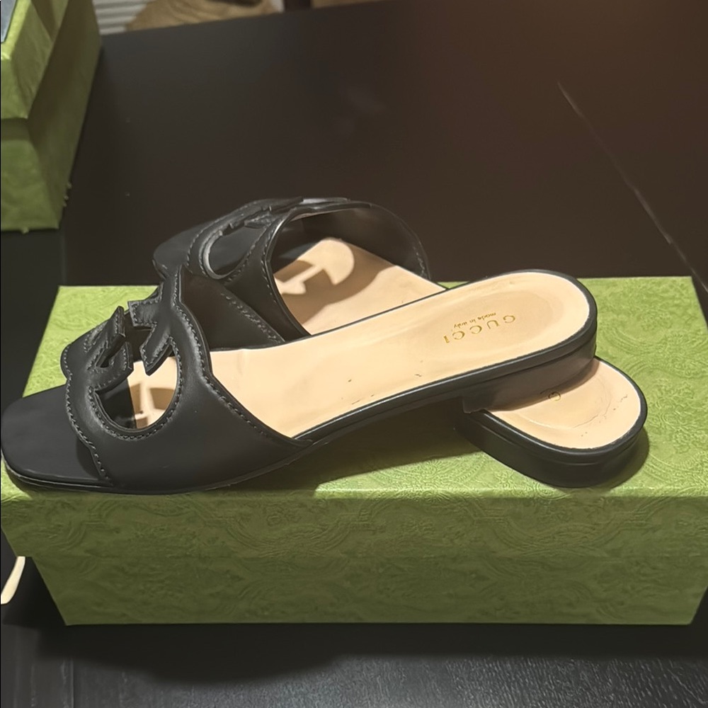 Gucci Black Sandals with Iconic Logo size 39 in stores - Picture 2 of 7
